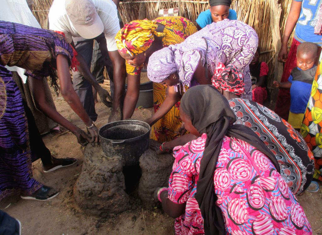 Clay-sand improved cookstoves: Learning how to build a cookstove