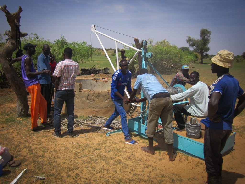 Well rehabilitation: volunteers operate the locally-built winch system
